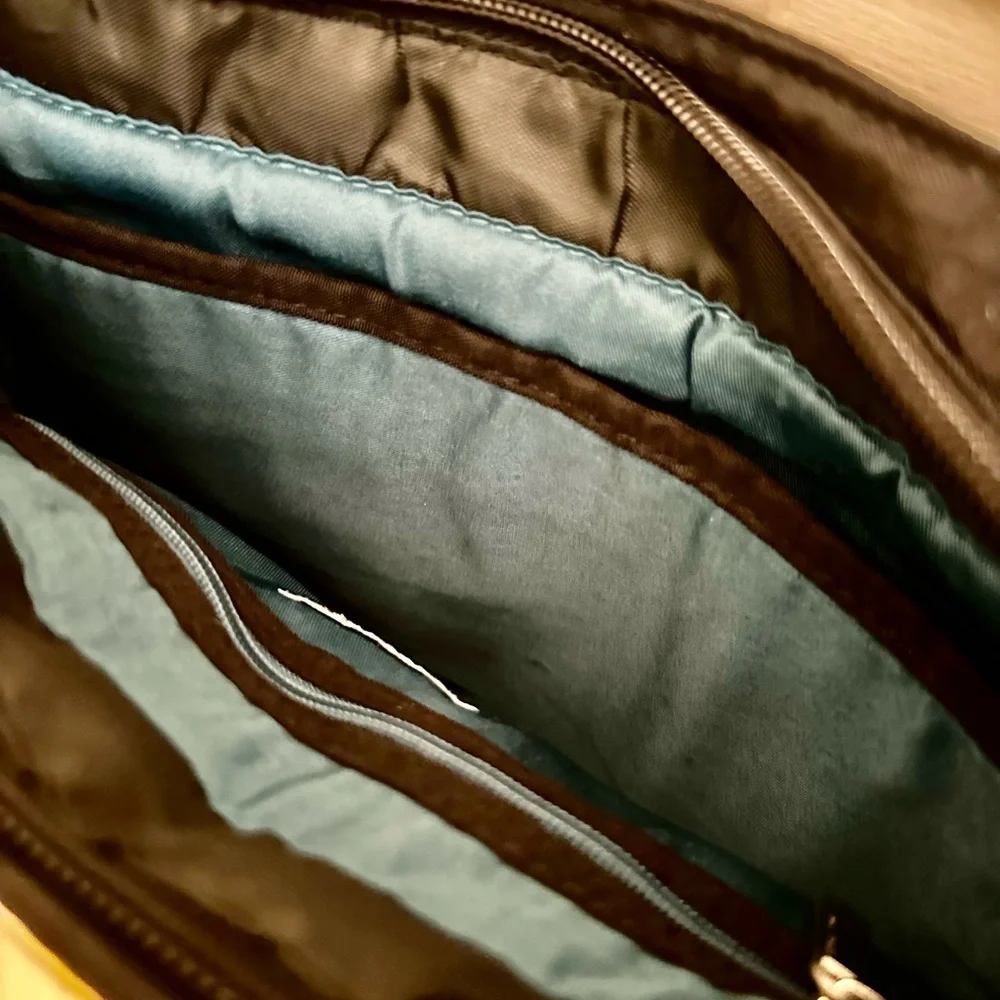 Travelon Black Front-Quilted Crossbody travel or Campus Bag - Picture 5 of 12